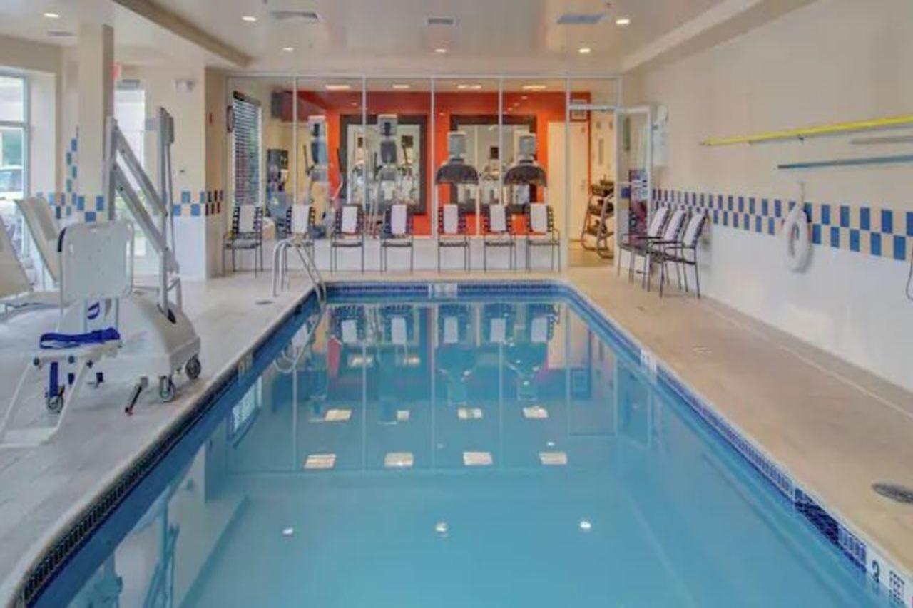 Hilton Garden Inn Norwalk Kültér fotó