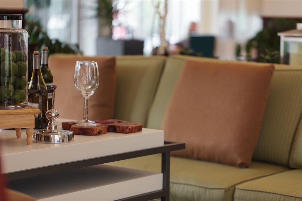 Hilton Garden Inn Norwalk Kültér fotó