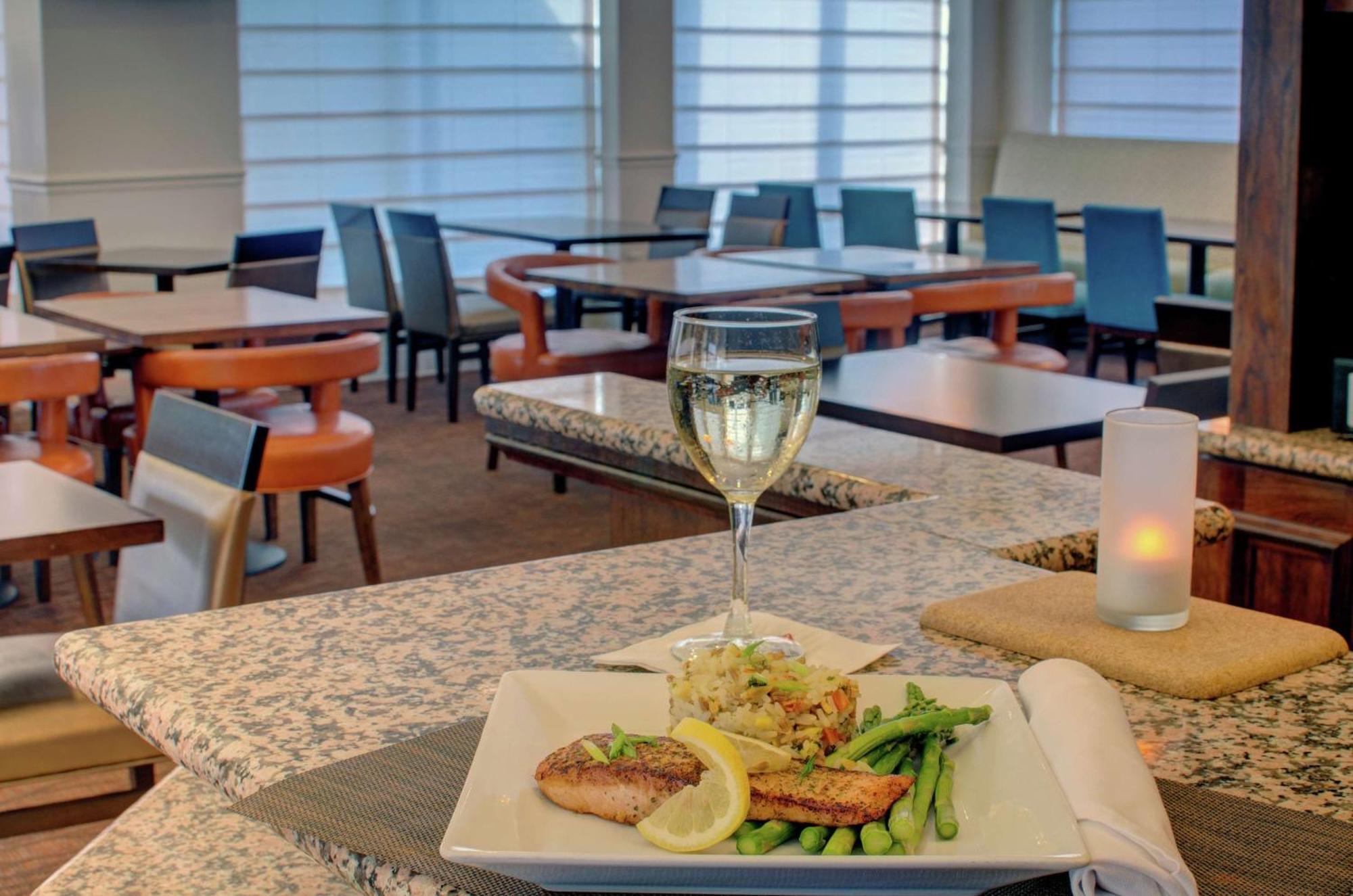 Hilton Garden Inn Norwalk Kültér fotó