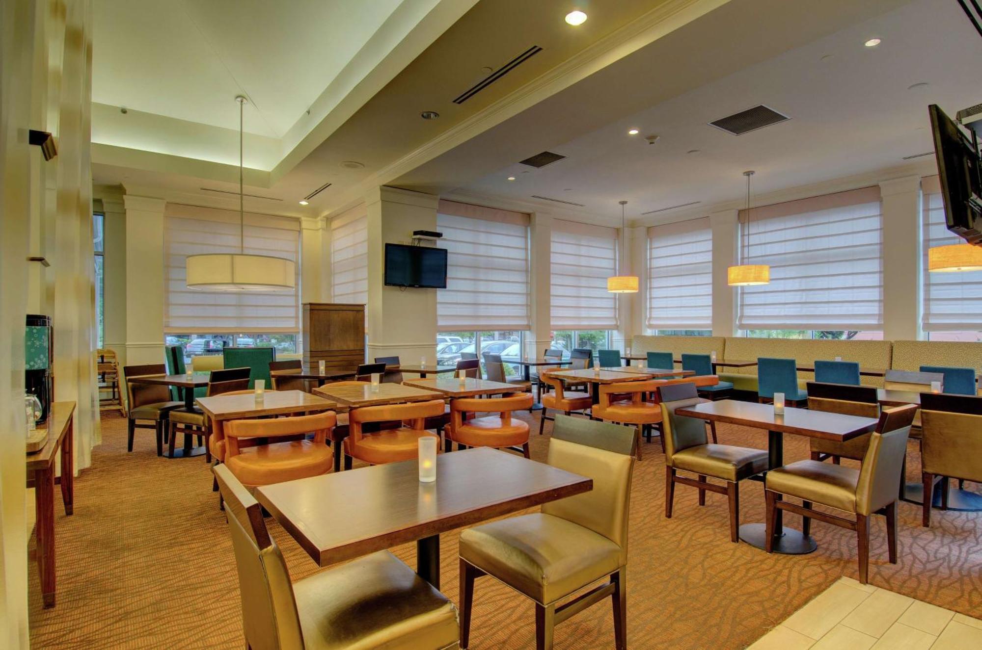 Hilton Garden Inn Norwalk Kültér fotó