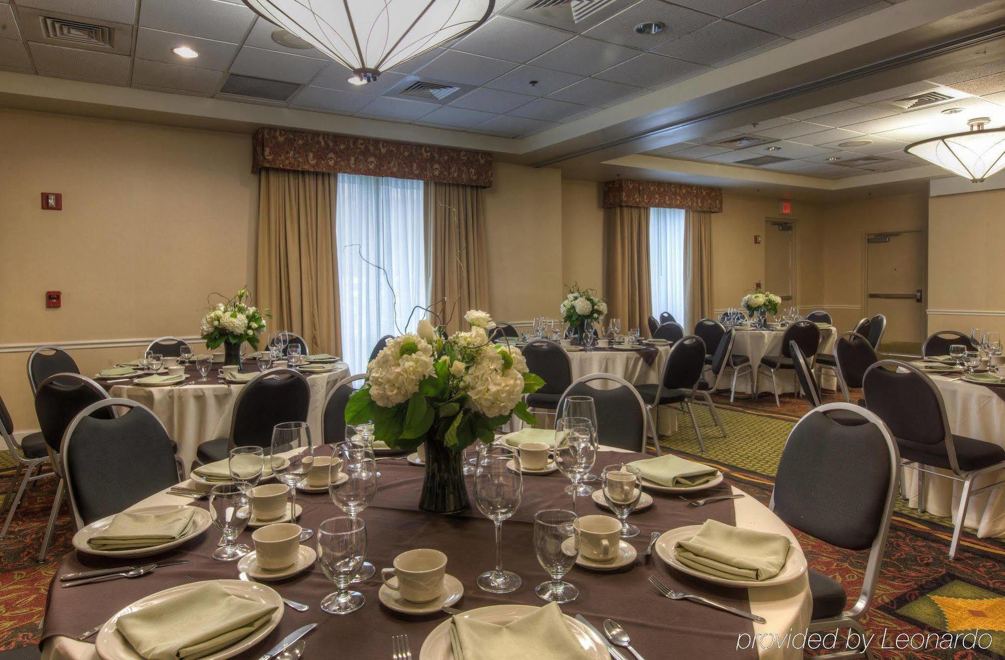 Hilton Garden Inn Norwalk Étterem fotó